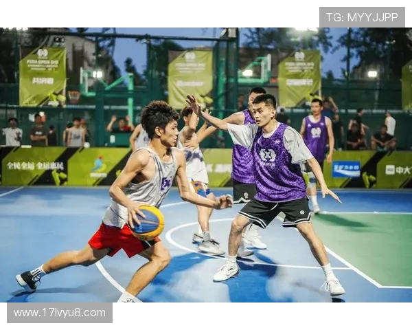 激烈对决最终比分揭晓 篮球赛场争夺白热化 双方拼劲十足竞逐胜利 激烈对决最终比分揭晓 篮球赛场争夺白热化 双方拼劲十足竞逐胜利